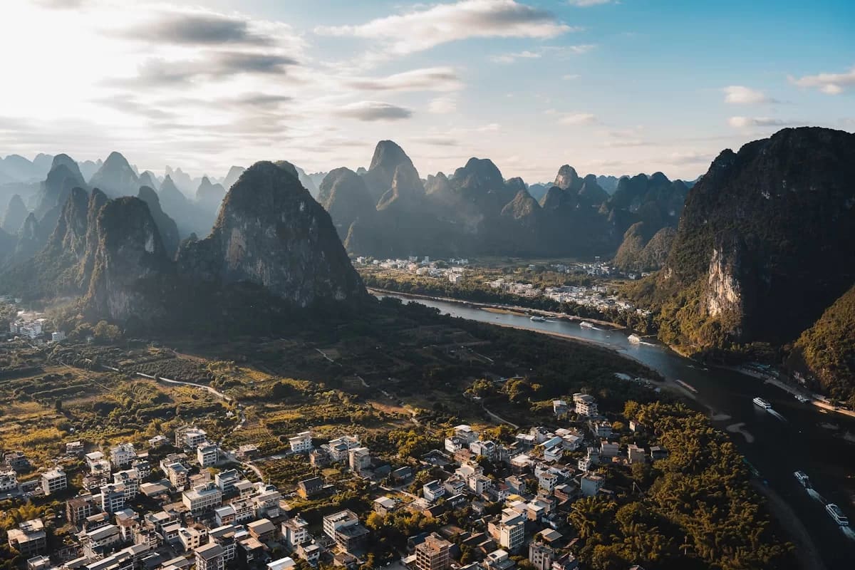 Guilin Travel Guide 2026: Li River, Yangshuo Karst Mountains & Rice Terraces