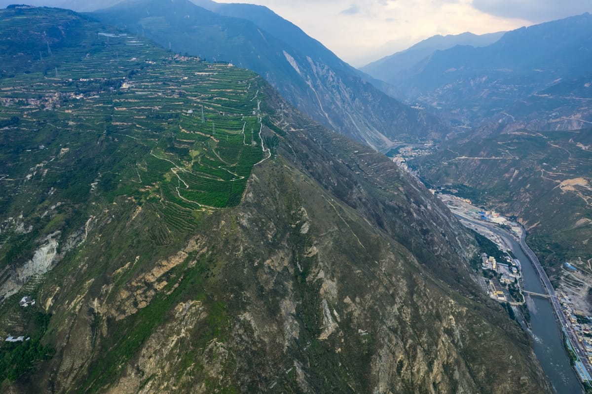 Yangtze River Three Gorges cliff scenery - China adventure tour