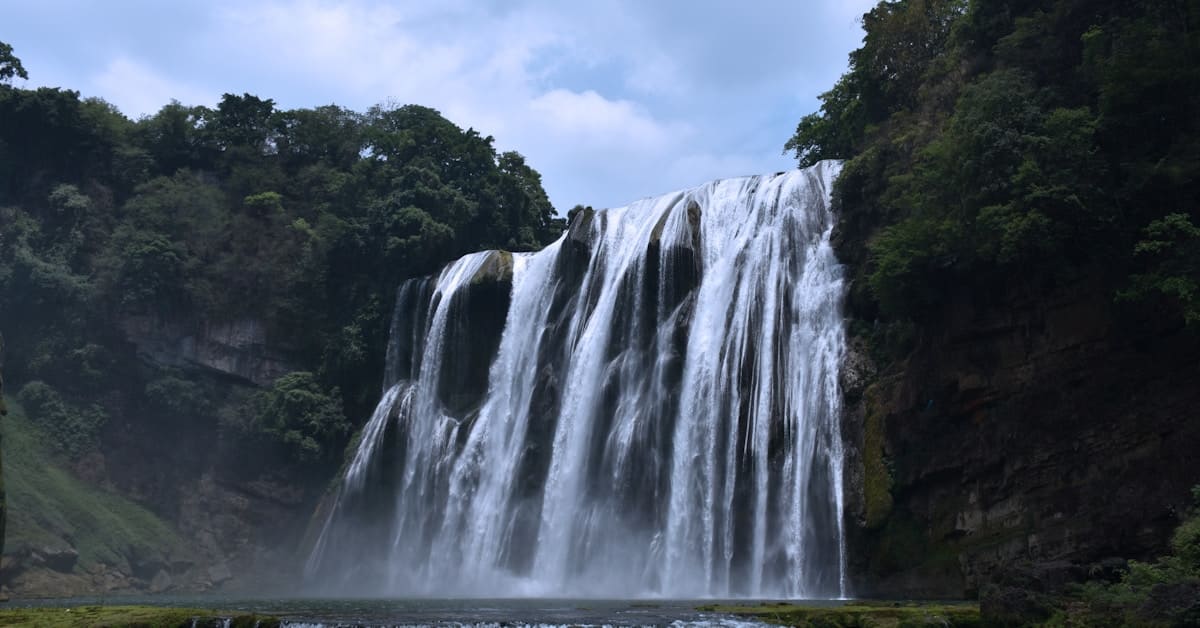 guizhou travel - huangguoshu waterfall in daylight