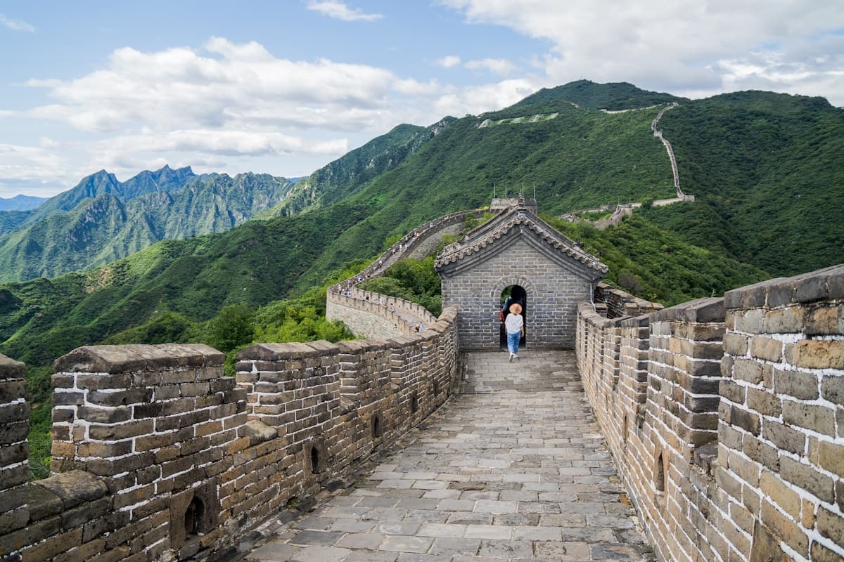 great wall china experience - walking the Mutianyu section on a clear morning
