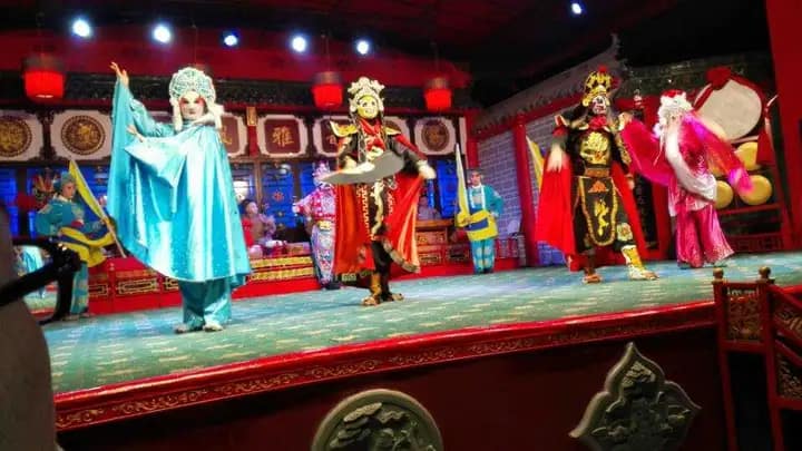 travel sichuan founded - features very authentic opera