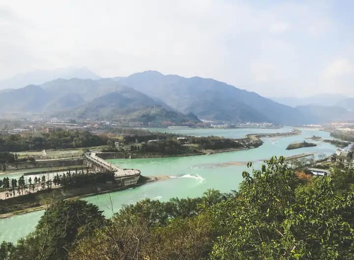 travel sichuan dujiangyan - historic irrigation project located