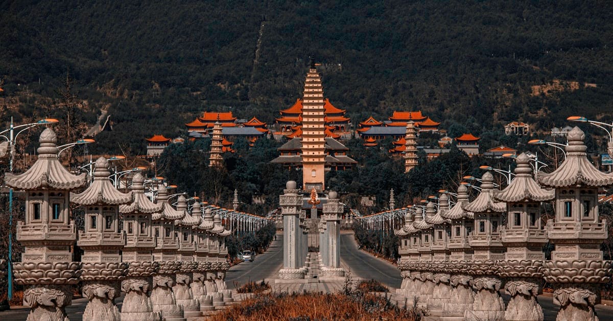 dali travel guide - Three Pagodas at the base of Cangshan Mountains